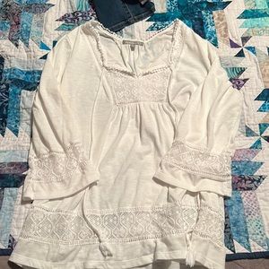 Tunic off-white soft with beautiful lace detail